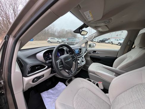 Used 2018 Chrysler Pacifica Touring Plus image 15