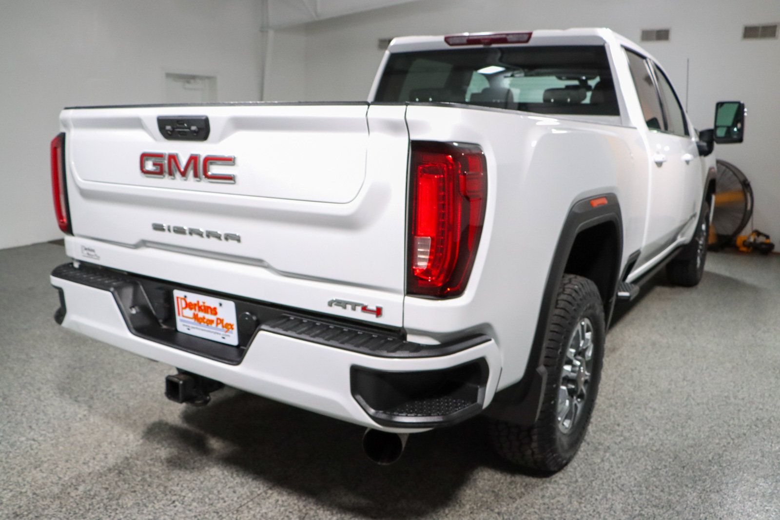 Used 2023 GMC Sierra 2500 AT4 w/ Gooseneck/5TH Wheel Package AWD/4WD image 7