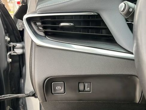 Used 2023 Buick Enclave Essence w/ Experience Buick Package FWD image 8