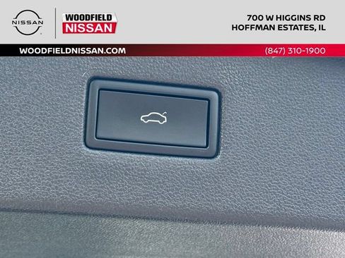 Used 2023 Volkswagen Tiguan SE w/ Panoramic Sunroof Package FWD image 18