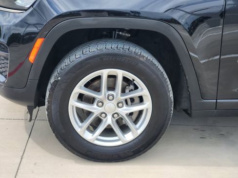 Used 2025 Jeep Grand Cherokee Laredo X RWD image 11
