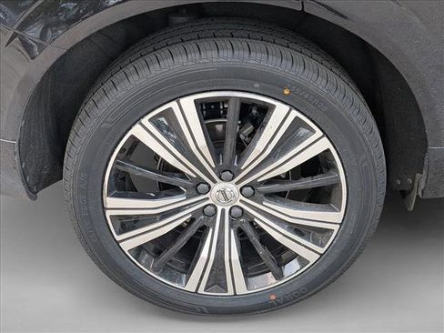 Used 2022 Volvo XC60 B5 Inscription w/ Advanced Package FWD image 19