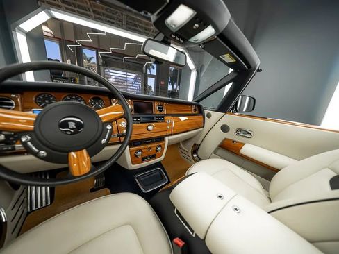 Used 2010 Rolls-Royce Phantom Drophead Coupe RWD image 16