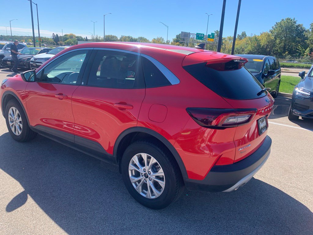 Used 2024 Ford Escape Active AWD/4WD image 3