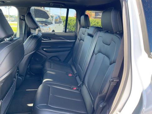 New 2025 Jeep Grand Cherokee Limited w/ Luxury Tech Group II image 22