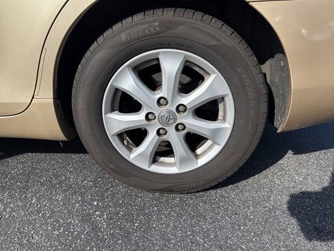 Used 2011 Toyota Camry LE image 11