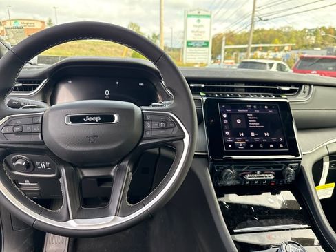 New 2025 Jeep Grand Cherokee Laredo X w/ Trailer Tow Package image 13