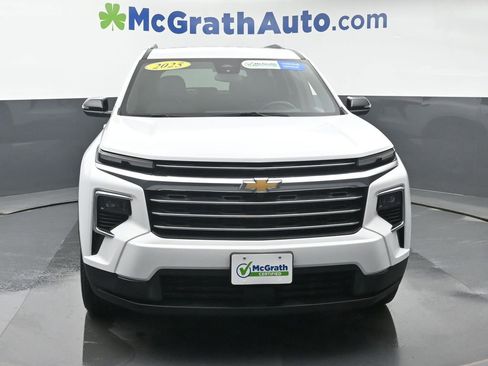 Used 2025 Chevrolet Traverse LT image 4