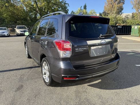 Used 2018 Subaru Forester 2.5i Touring AWD/4WD image 4