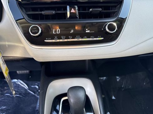Used 2020 Toyota Corolla LE image 24