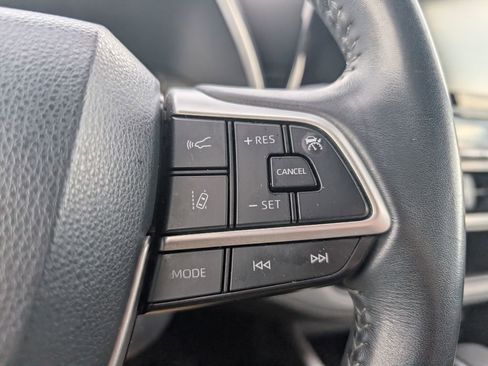 Used 2022 Toyota Highlander XLE image 18