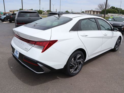 New 2026 Hyundai Elantra Limited FWD image 23