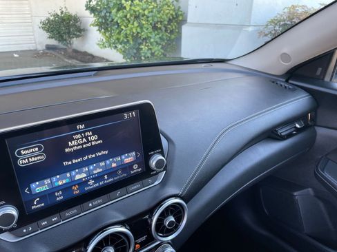 Used 2025 Nissan Sentra SV FWD image 34