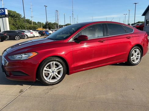 Used 2018 Ford Fusion SE w/ Fusion SE Technology Package FWD image 5