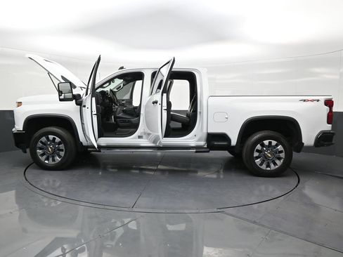 Used 2023 Chevrolet Silverado 2500 Custom w/ Custom Value Package image 31