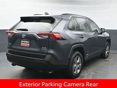 Used 2022 Toyota RAV4 XLE image 7