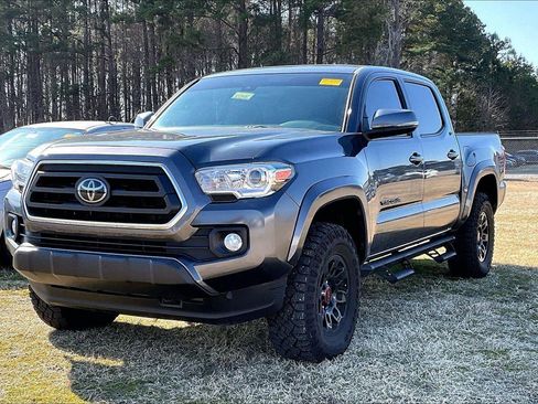 Used 2023 Toyota Tacoma SR5 w/ Technology Package image 2