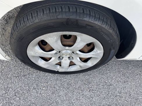 Used 2010 MAZDA MAZDA3 i Sport FWD image 23