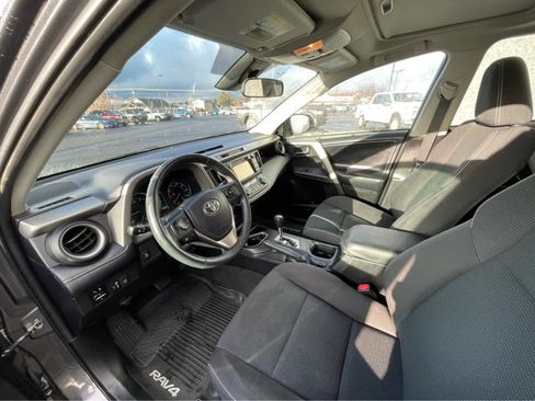 Used 2018 Toyota RAV4 XLE image 2