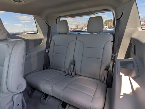 Used 2018 GMC Acadia SLT w/ LPO, Black Accent Package image 14