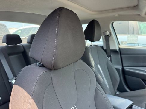Used 2025 Hyundai Elantra SEL FWD image 2