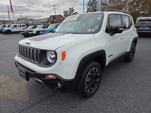 Certified 2023 Jeep Renegade Latitude AWD/4WD image 8