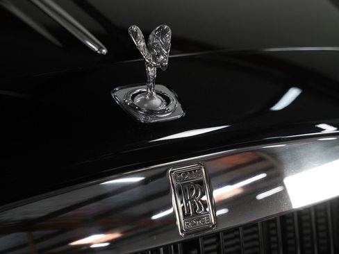 Used 2017 Rolls-Royce Wraith image 14