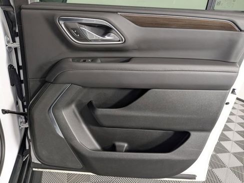 Certified 2023 GMC Yukon XL SLE w/ Gmc Pro Safety Plus Package image 32