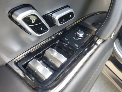 Used 2025 Land Rover Range Rover Sport SE image 20