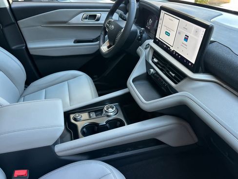New 2026 Ford Explorer Active w/ Active Comfort Package RWD image 18