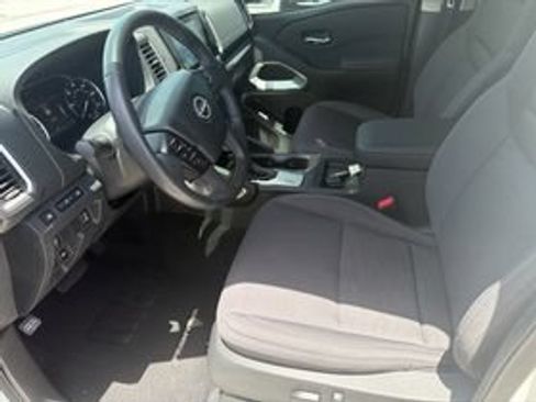Used 2022 Nissan Frontier SV w/ Technology Package AWD/4WD image 9