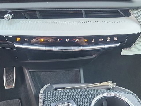 New 2025 Cadillac Optiq Luxury 1 image 19