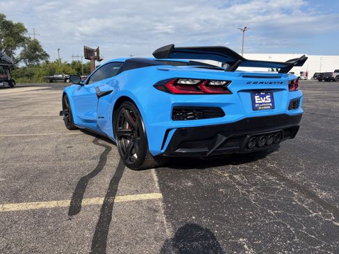 Used 2023 Chevrolet Corvette Z06 w/ Z07 Performance Package RWD image 8