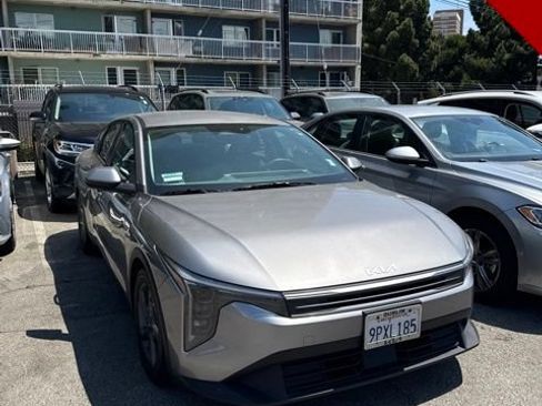 Used 2025 Kia K4 FWD image 1