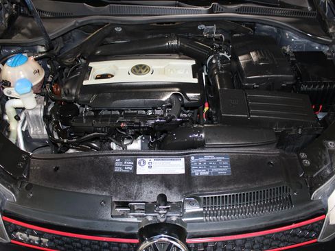 Used 2011 Volkswagen Golf 4-Door FWD image 33