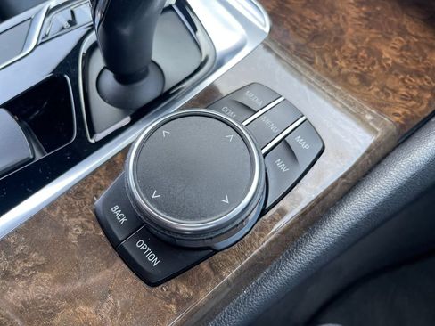 Used 2018 BMW 530i xDrive AWD/4WD image 29