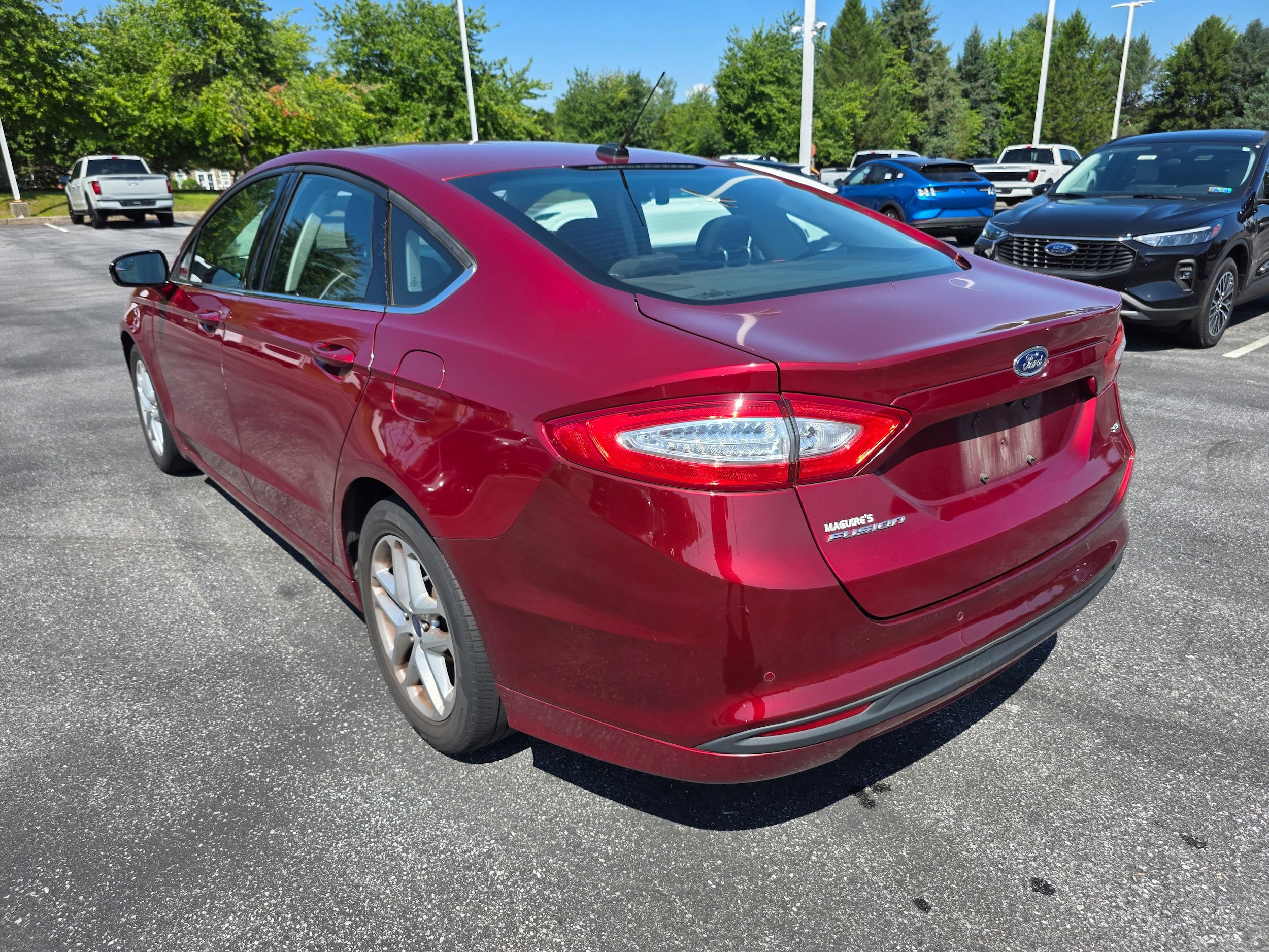 Used 2016 Ford Fusion SE FWD image 3