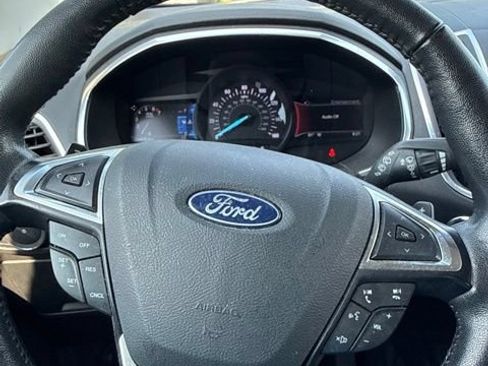 Used 2019 Ford Edge Titanium AWD/4WD image 4