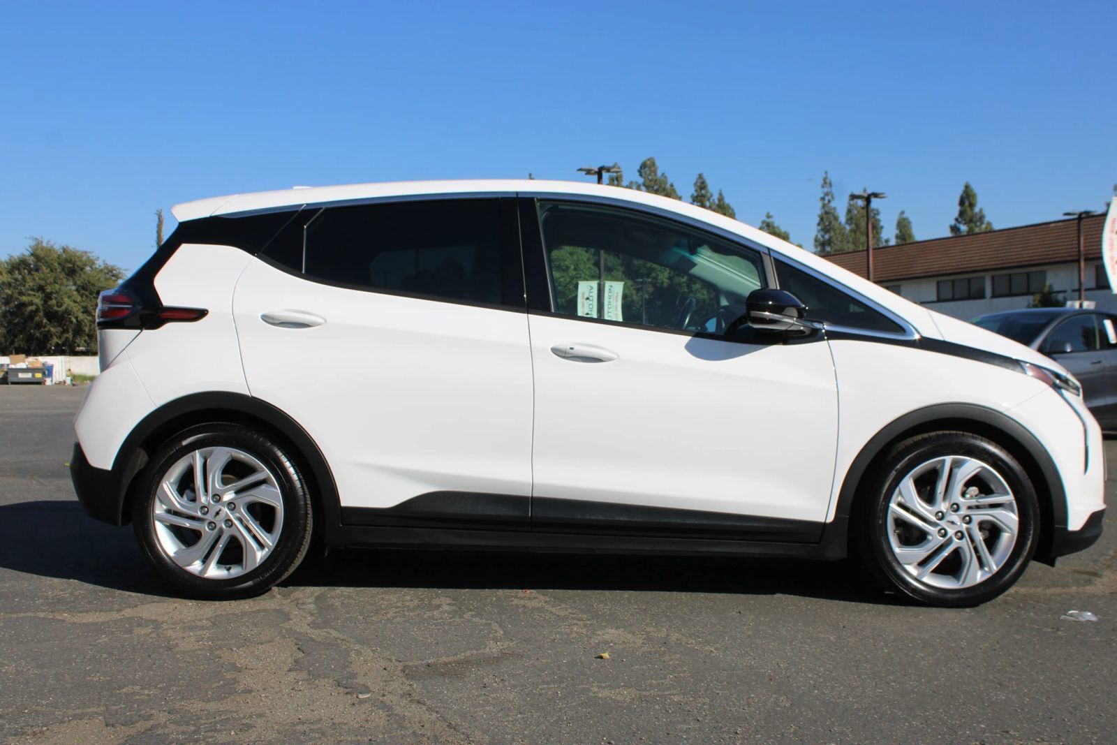 Used 2022 Chevrolet Bolt LT FWD image 36