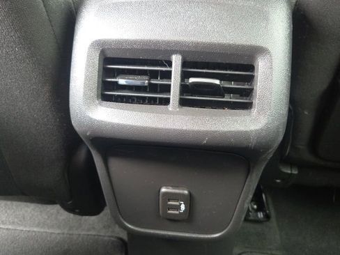 Used 2024 GMC Terrain SLE AWD/4WD image 17
