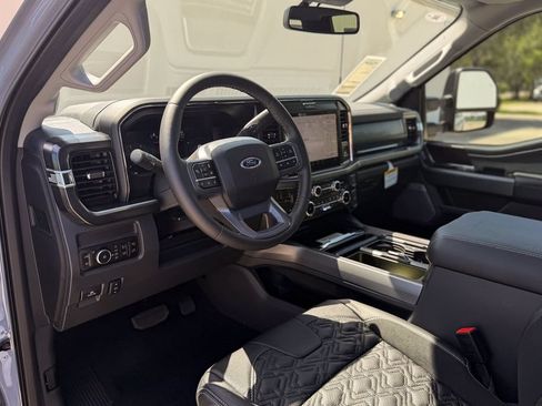 New 2026 Ford F250 Lariat w/ Black Appearance Package AWD/4WD image 17