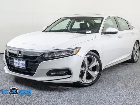 Used 2018 Honda Accord Touring image 3