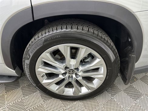 Used 2021 Toyota Highlander Limited image 23