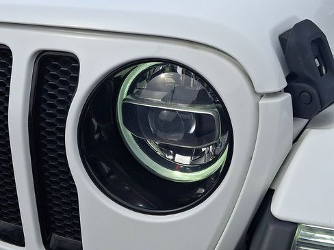 Used 2022 Jeep Wrangler Unlimited Sahara image 13