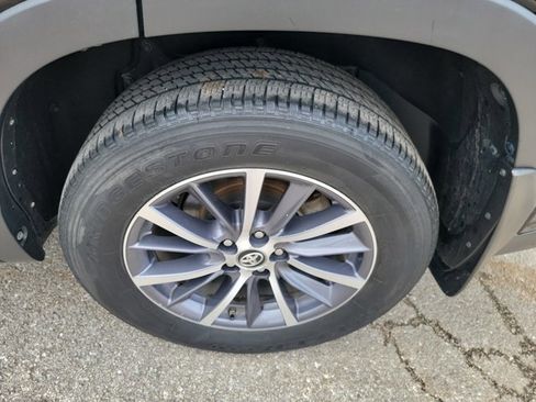 Used 2018 Toyota Highlander XLE image 12