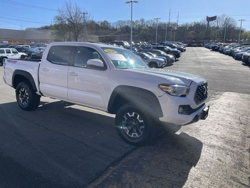 Used 2020 Toyota Tacoma TRD Off-Road image 6