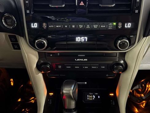 Certified 2023 Lexus GX 460 Premium w/ Premium Package AWD/4WD image 19