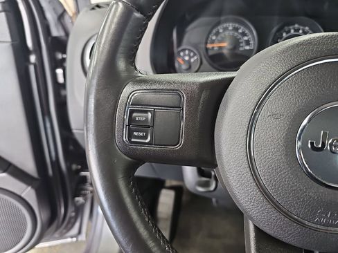 Used 2016 Jeep Patriot High Altitude AWD/4WD image 16