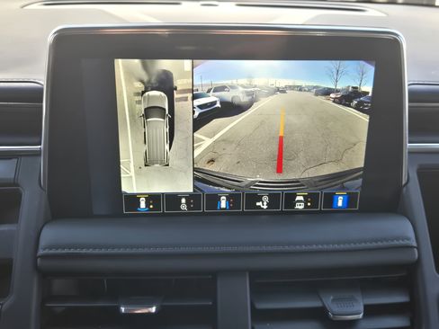 Used 2023 Chevrolet Suburban LT w/ Luxury Package image 28