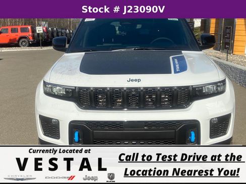 New 2023 Jeep Grand Cherokee Trailhawk image 2